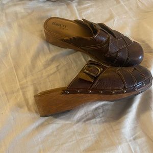 “Beautiful New” BORN fisherman weave leather clogs 11.